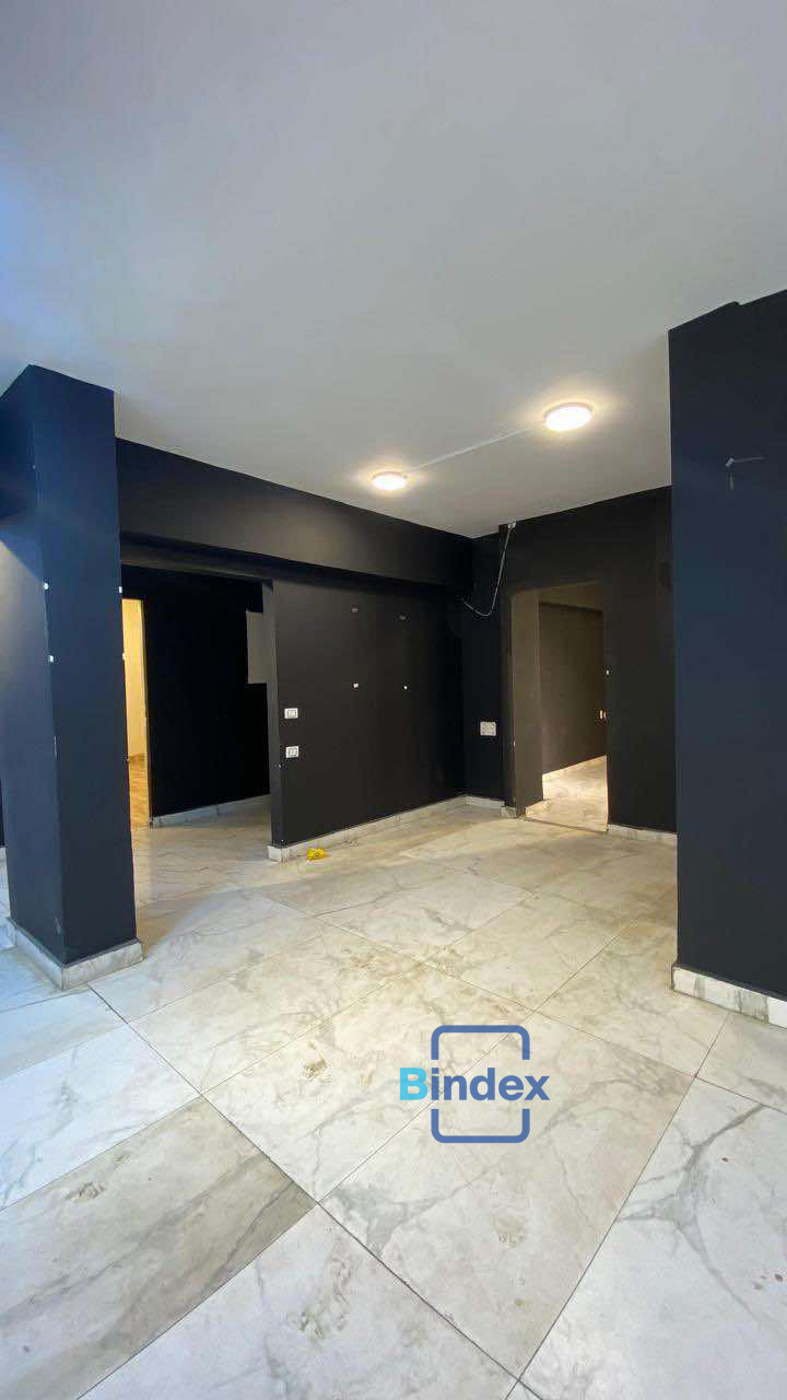 فرصة للايجار محل بموقع مميزعلي مساحة 300 متر 