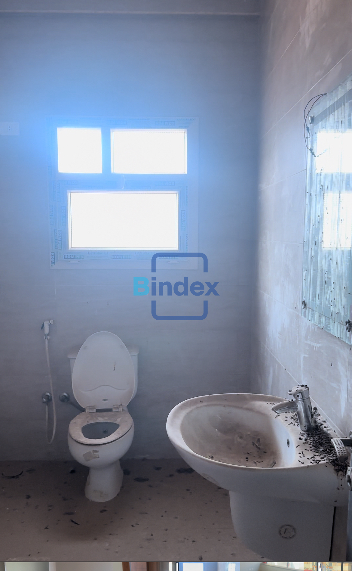 مكتب إدارى للإيجار للعبور أعلى محطة بنزين 