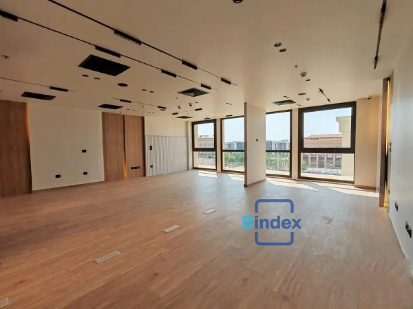 مكتب إداري للإيجار 136.5 متر متشطب بالكامل اوبن فيو في ميفيدا بزنس بارك التجمع الخامس