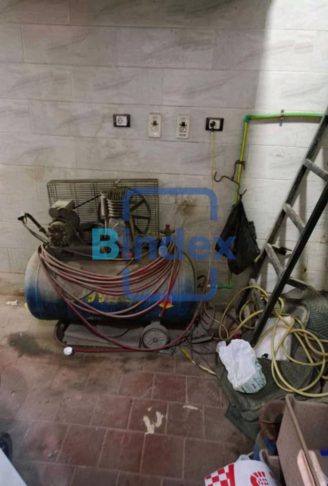 مغسله عربيات للبيع مساحتها 90 م وليها حصه في الارض في عين شمس