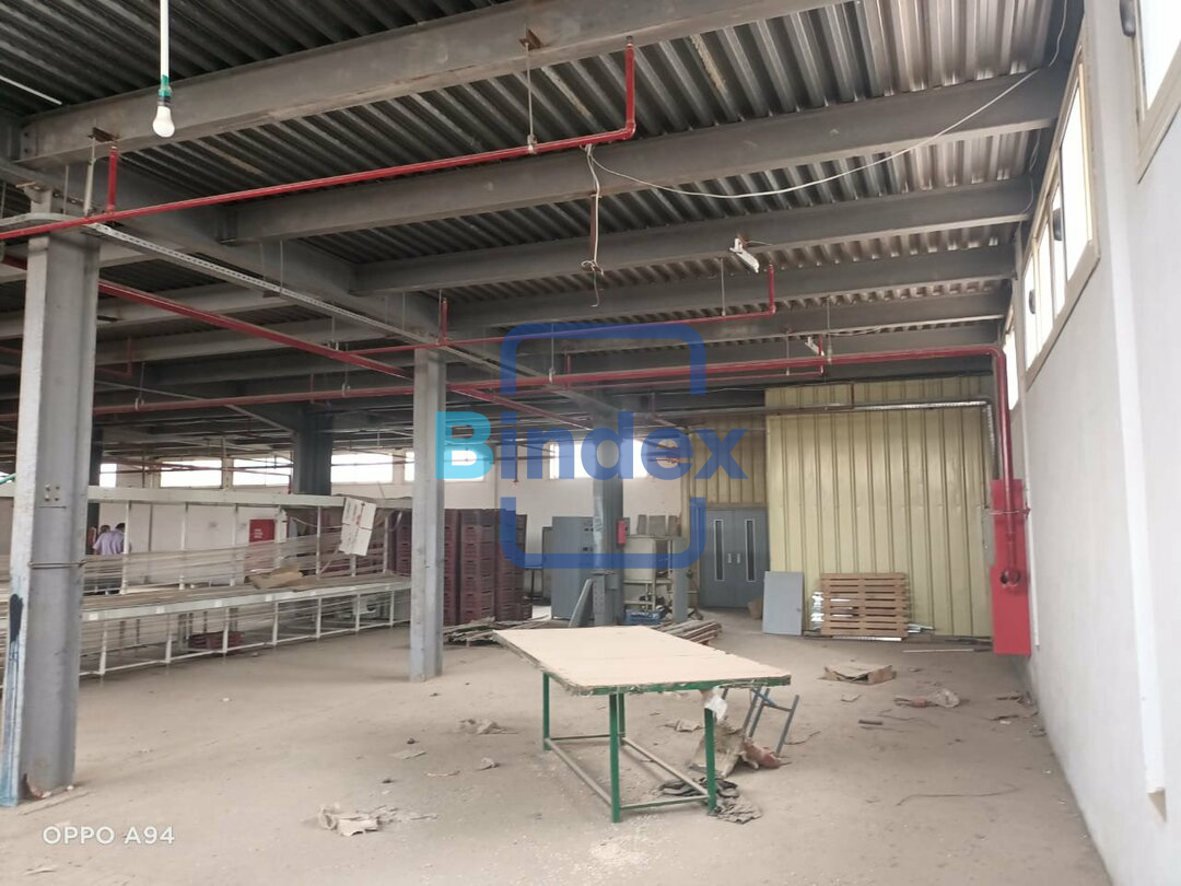 مصنع 800 متر للبيع كامل المرافق ومرخص 