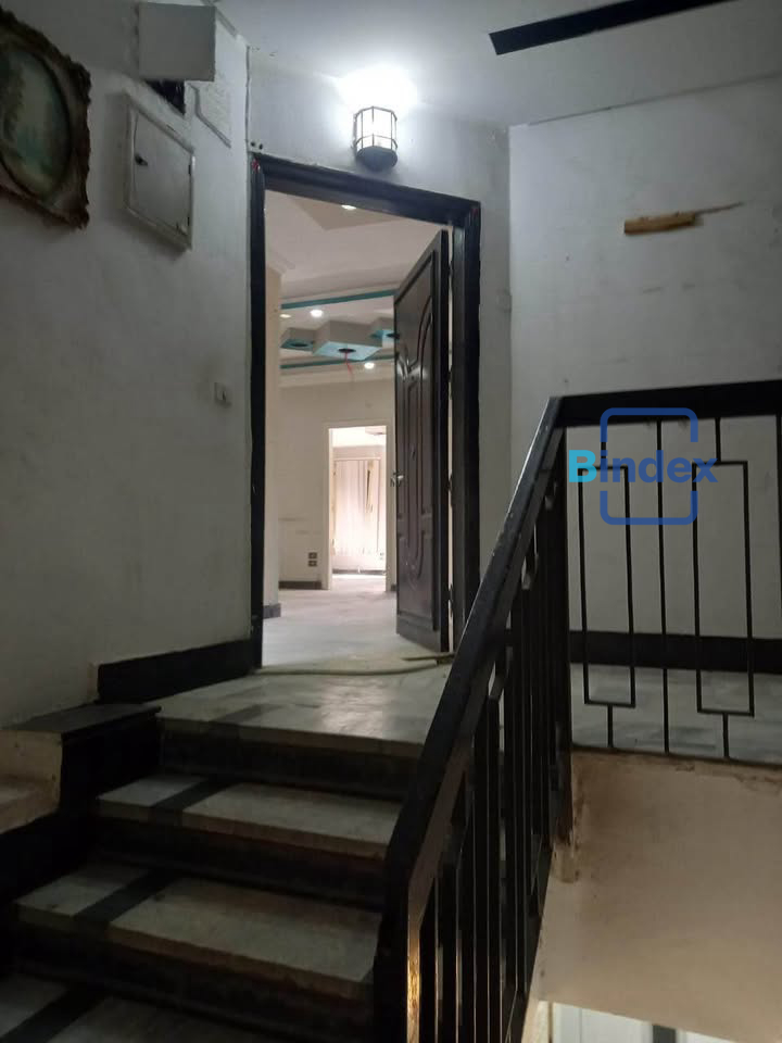 للبيع أو الإيجار مكتب اداري تجاري في شارع الثورة الرئيسي مصر الجديدة 