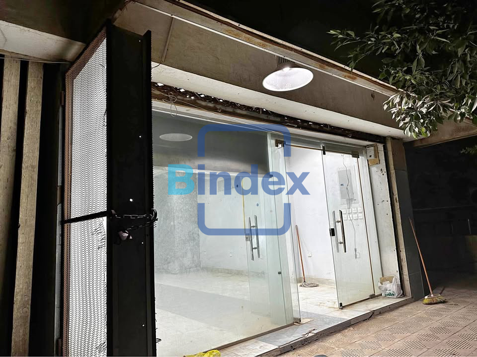 محل للبيع مرخص بالكامل بالمقطم 