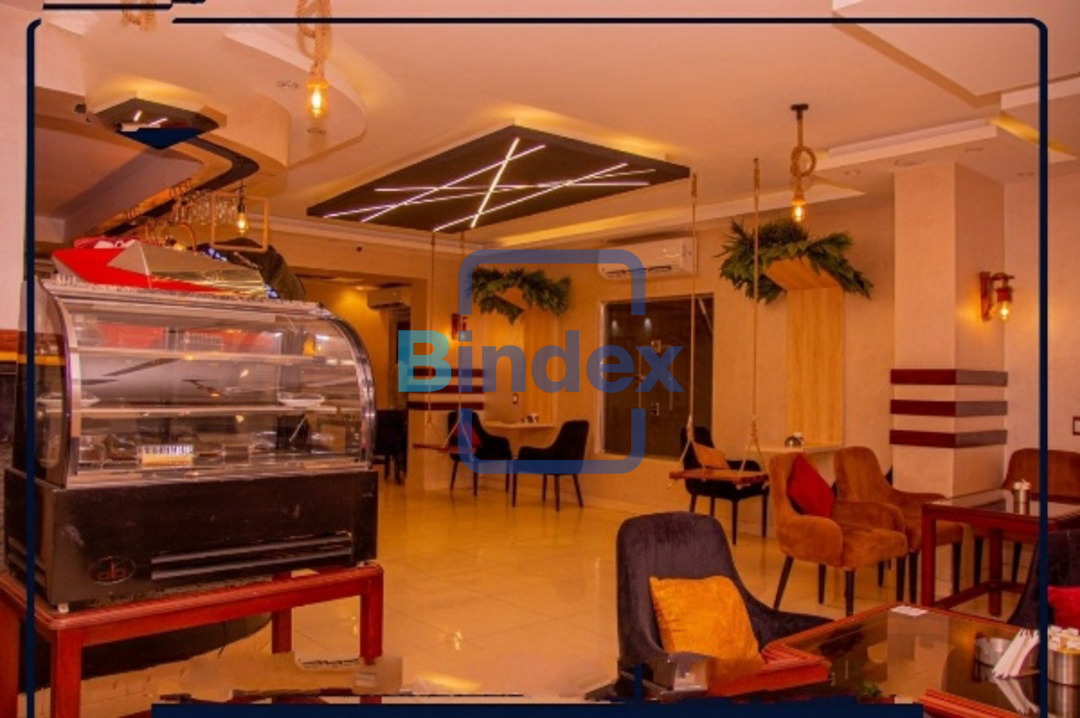 كافيه 350 متر للايجار بشارع حيوي بالمقطم 