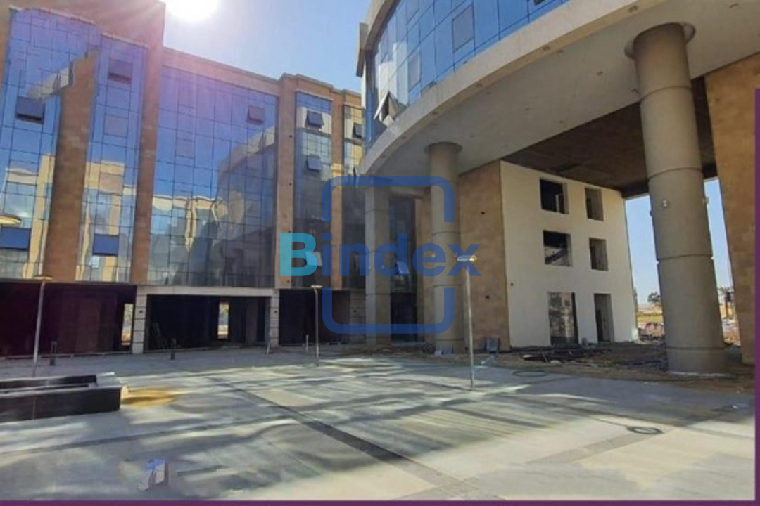 فرصه للايجار دور اداري كامل داخل مول تجاري 