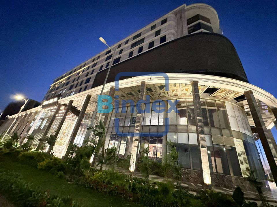 مكتب اداري للبيع متاجر بالفعل ب37,000 شهريا في مول تجاري واداري 