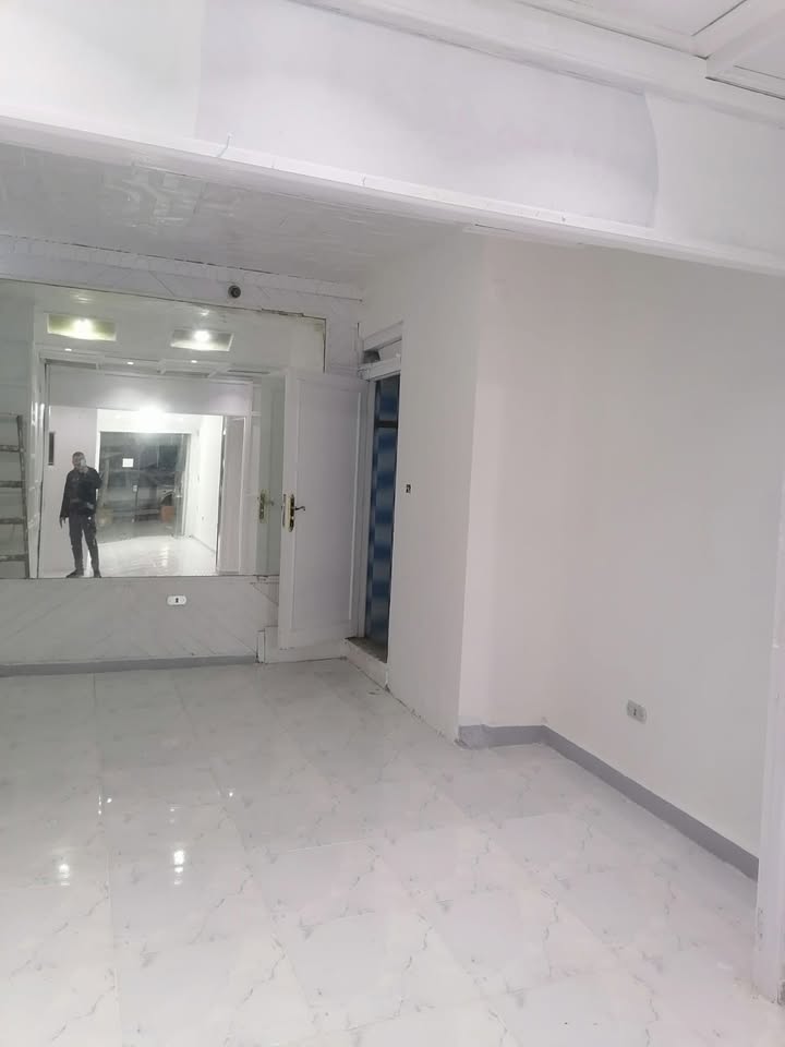 ٢ محل للايجار في الحجاز مصر الجديده واحد مساحته ٤٥ متر والثاني ١٠ متر بحوار مدرسه النزهه للغات