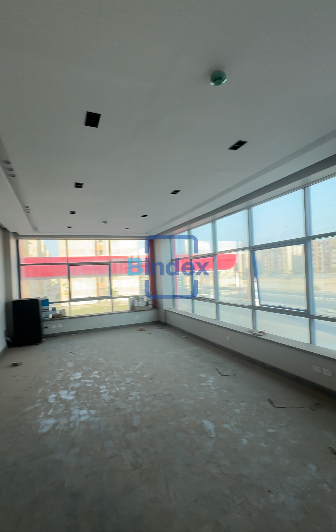 مكتب إدارى للإيجار للعبور أعلى محطة بنزين 