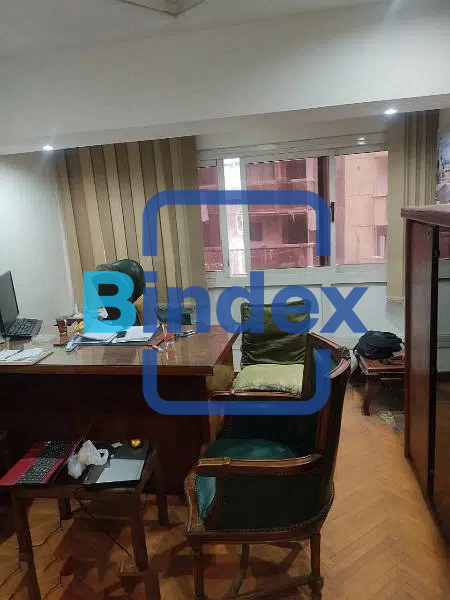 للايجار مكتب بالفرش المكتبي الكامل بسموحة شارع رئيسي