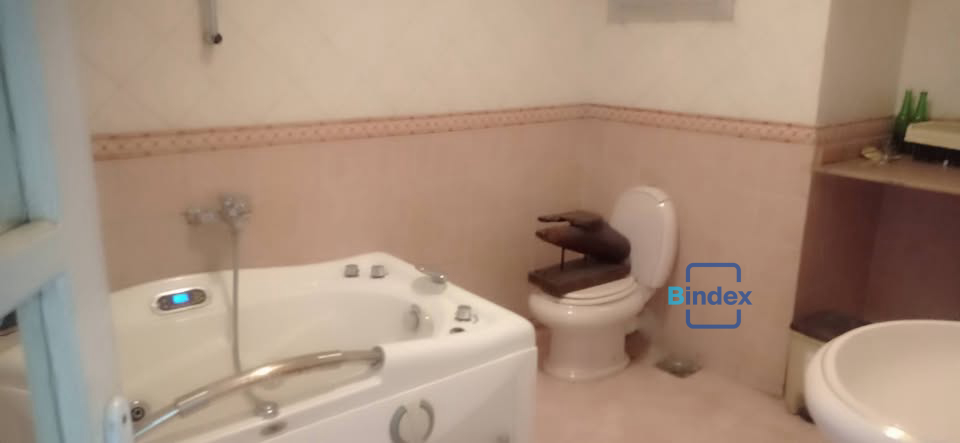 للايجار مكتب اداري مفروش ومكيف مجهز بكل المعدات 