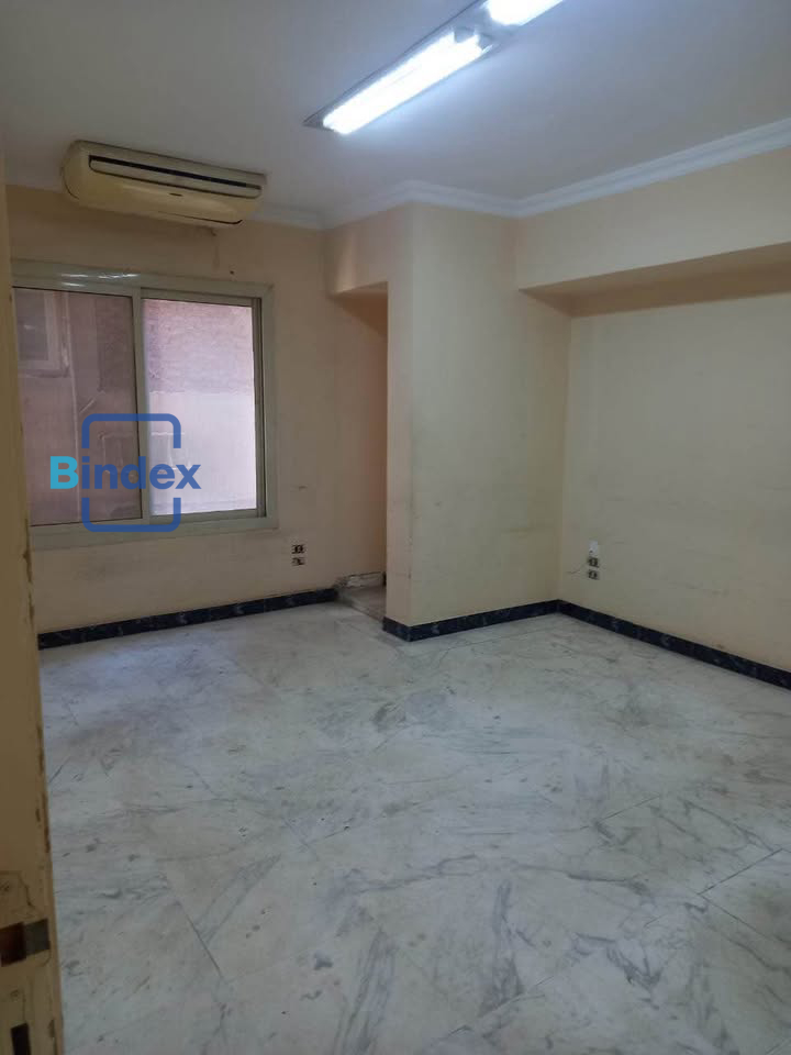 للبيع أو الإيجار مكتب اداري تجاري في شارع الثورة الرئيسي مصر الجديدة 