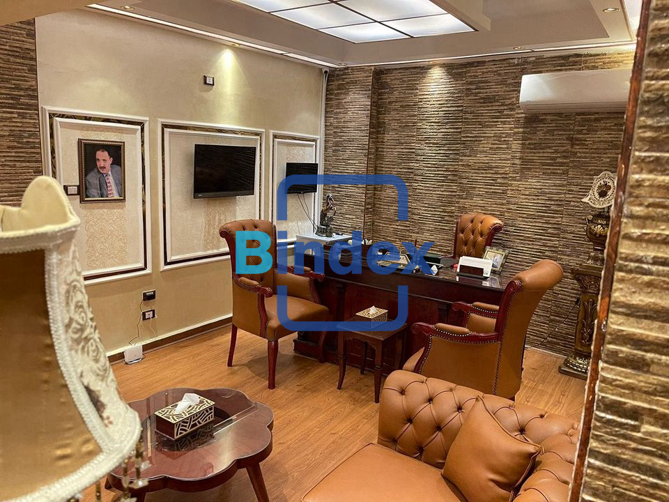 للإيجار مكتب إدارى بشارع فيصل الرئيسى 