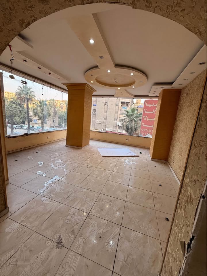 مكتب اداري للبيع على فيصل العمومي