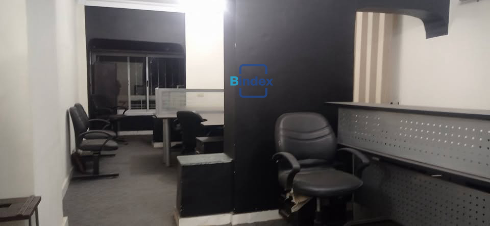 للايجار مكتب اداري مفروش ومكيف مجهز بكل المعدات 