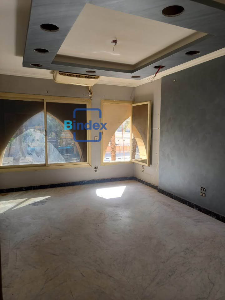 للبيع أو الإيجار مكتب اداري تجاري في شارع الثورة الرئيسي مصر الجديدة 